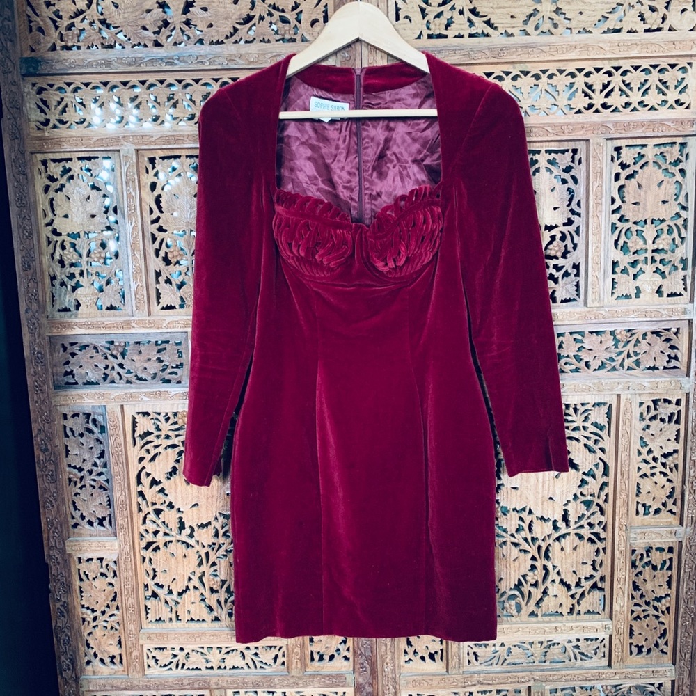 Vintage crimson velvet dress. Size 36.